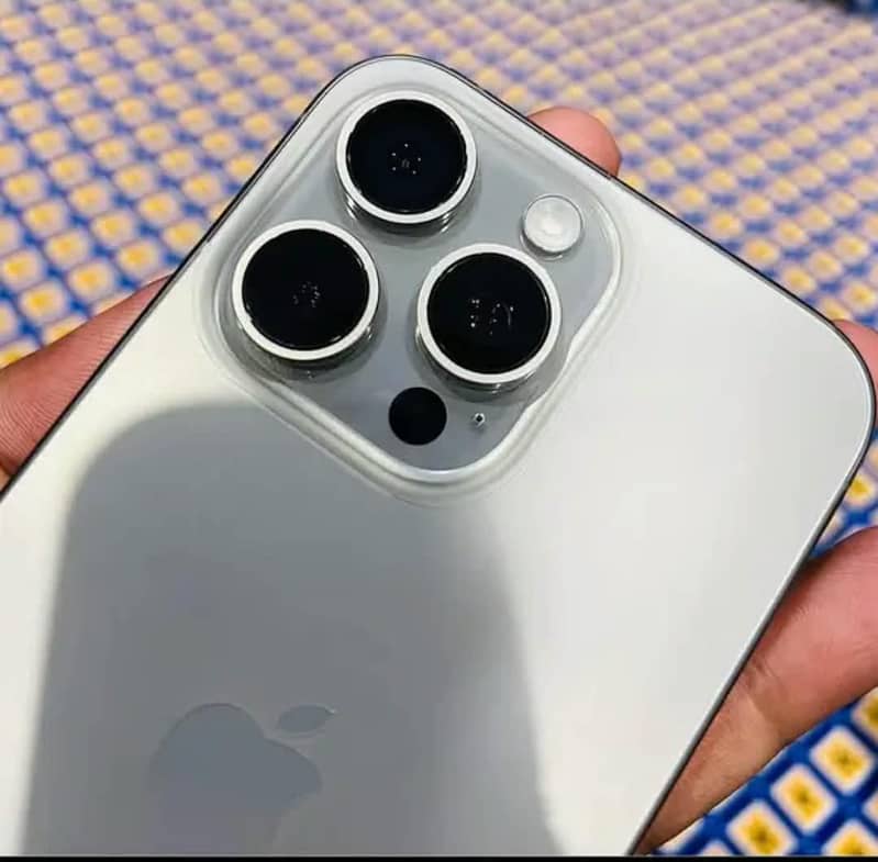 Apple iPhone 15 Pro Max 1