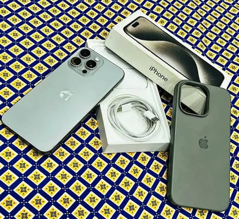 Apple iPhone 15 Pro Max 4