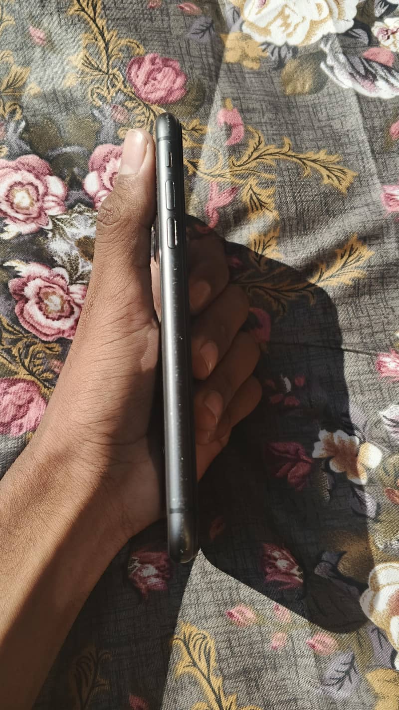 Apple iPhone 11 3