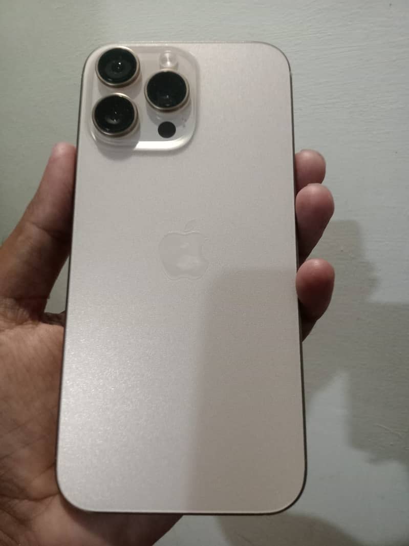 Apple iPhone 16 Pro Max 2