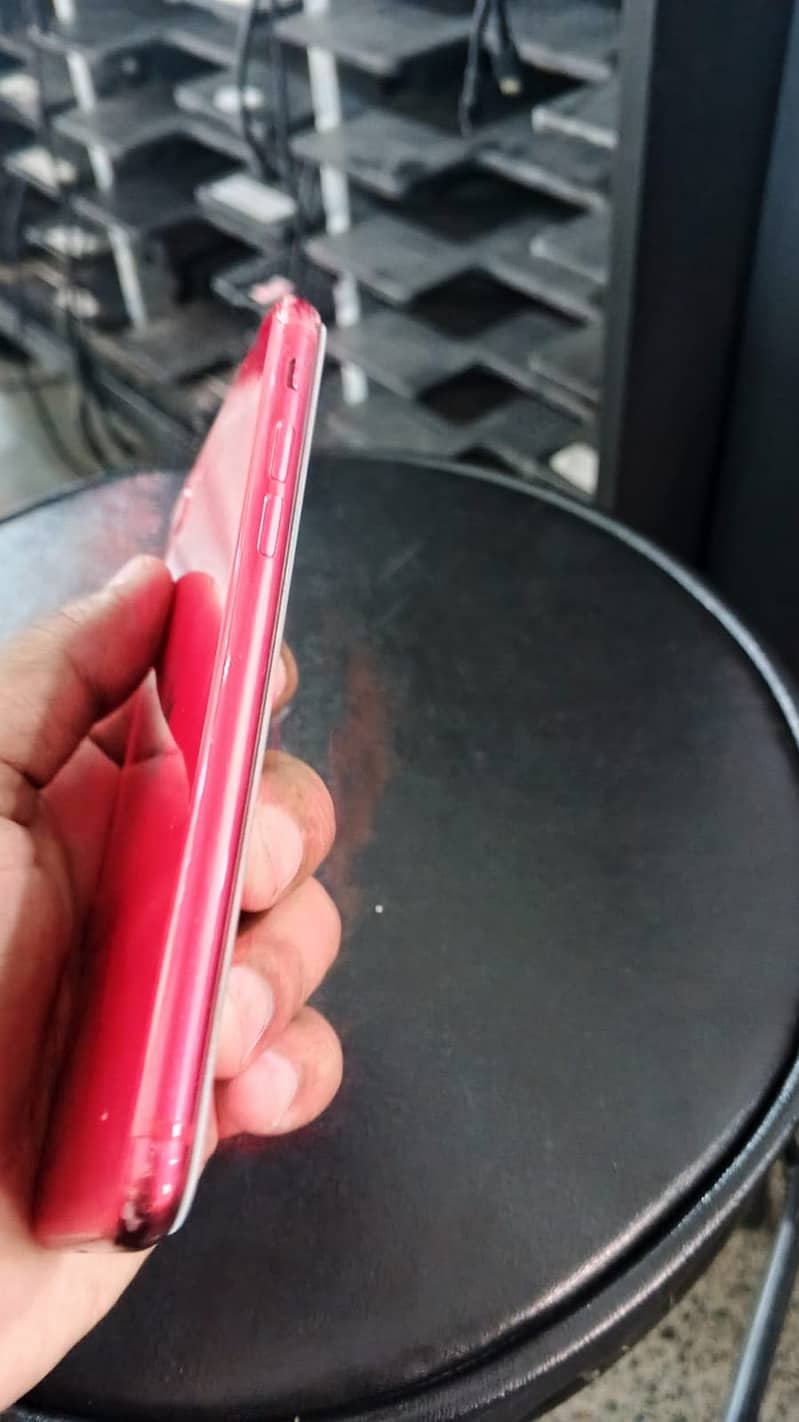Apple iPhone SE 2nd gen 0