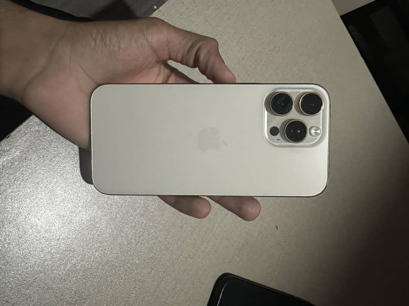 Apple iPhone 16 Pro Max 0