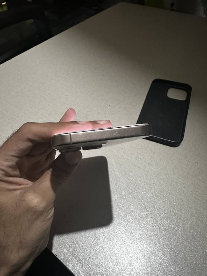Apple iPhone 16 Pro Max 3