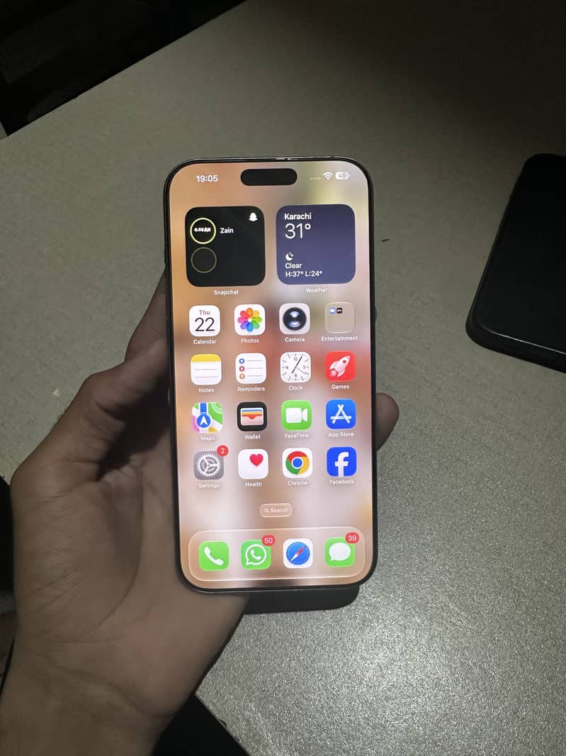 Apple iPhone 16 Pro Max 4