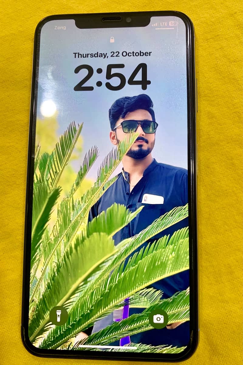 iPhone xs max 4
