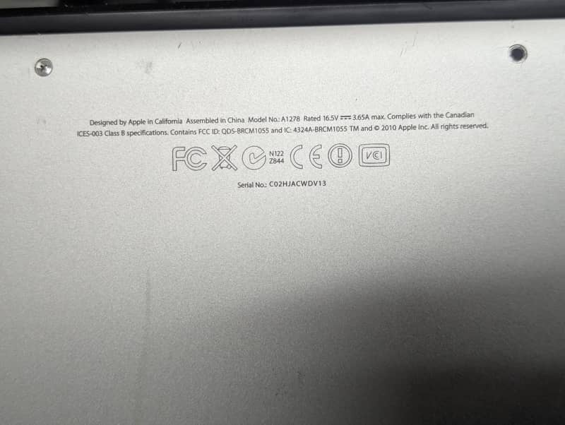MacBook pro 2011 (with magsafe charger) 0