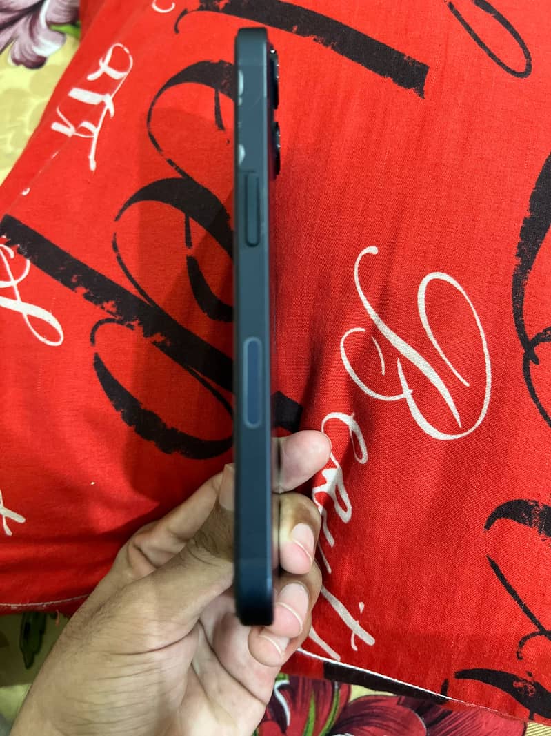Apple iPhone 13 7