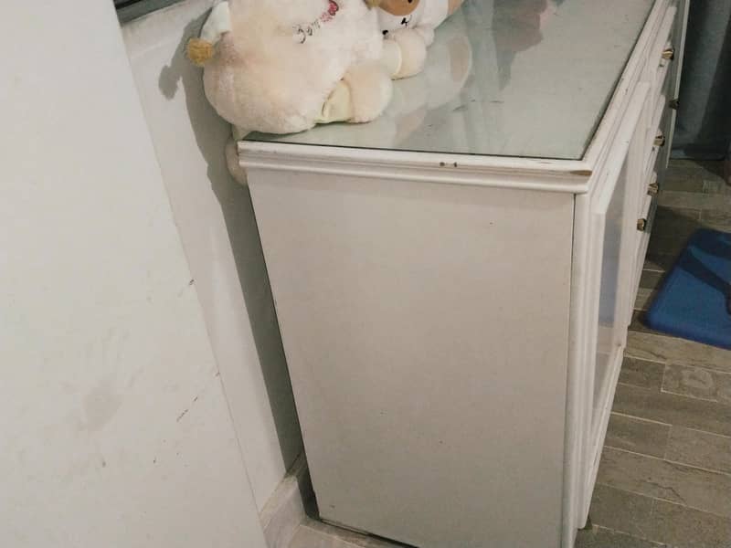 White divider 1
