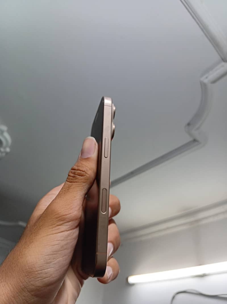 Apple iPhone 16 Pro 1