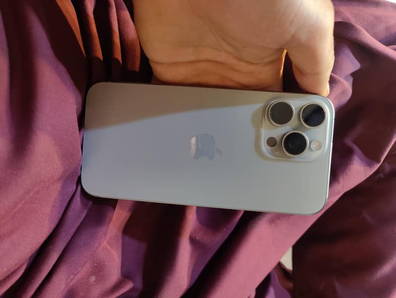 Apple iPhone 15 Pro Max jv 1