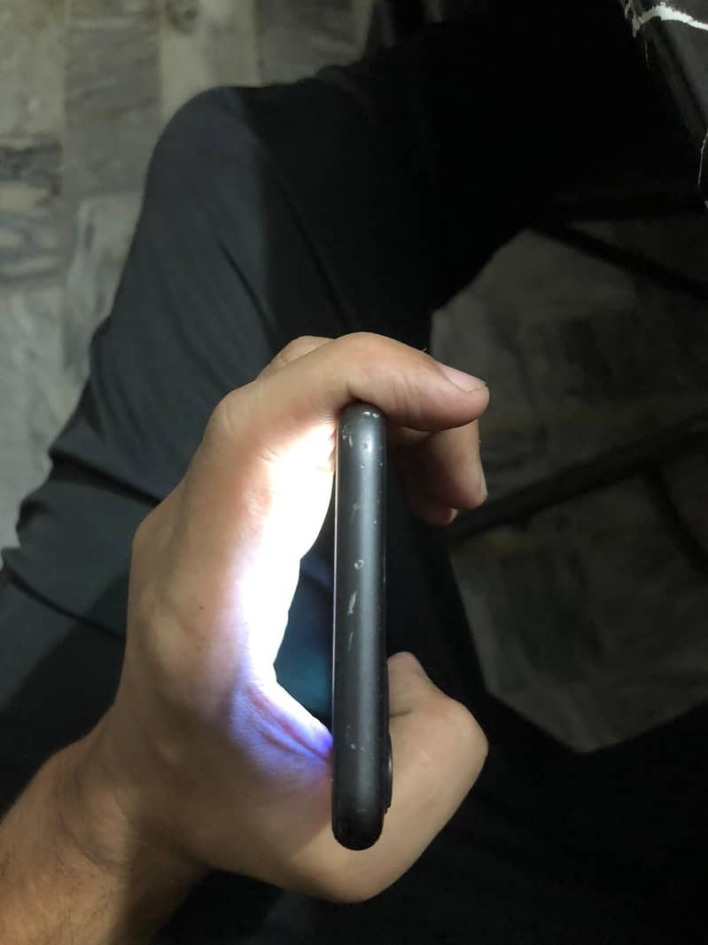 Apple iPhone 11 3