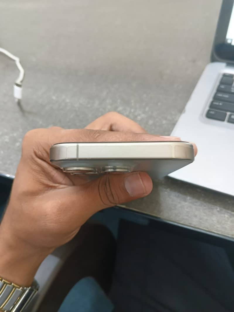 Apple iPhone 15 Pro 2