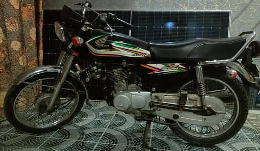 Honda CG 125 {2016} | 100% Original Parts | Complete Docs + Biometric