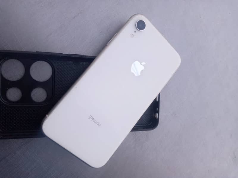 Apple iPhone XR 1