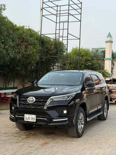 Toyota Fortuner V 2022