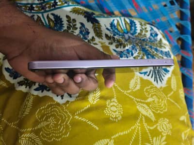 SELLING Vivo Y21D IN MINT CONDITION WITH BOX & CHARGER