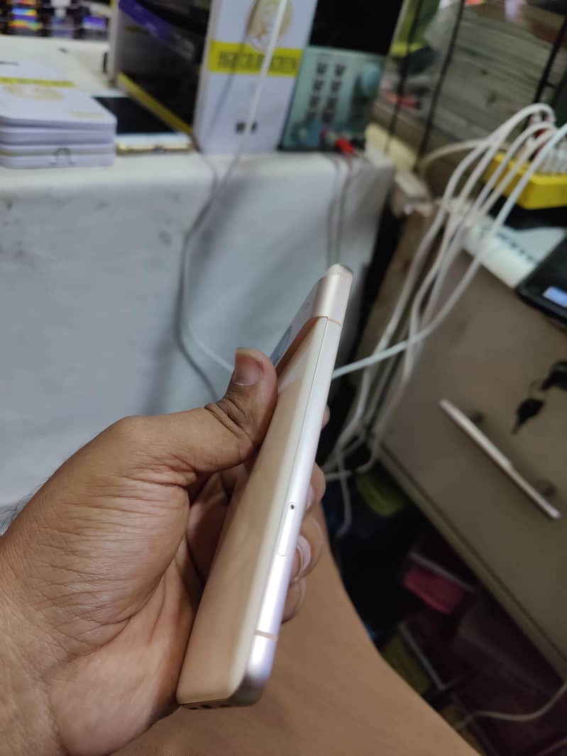 Google Pixel 8 4