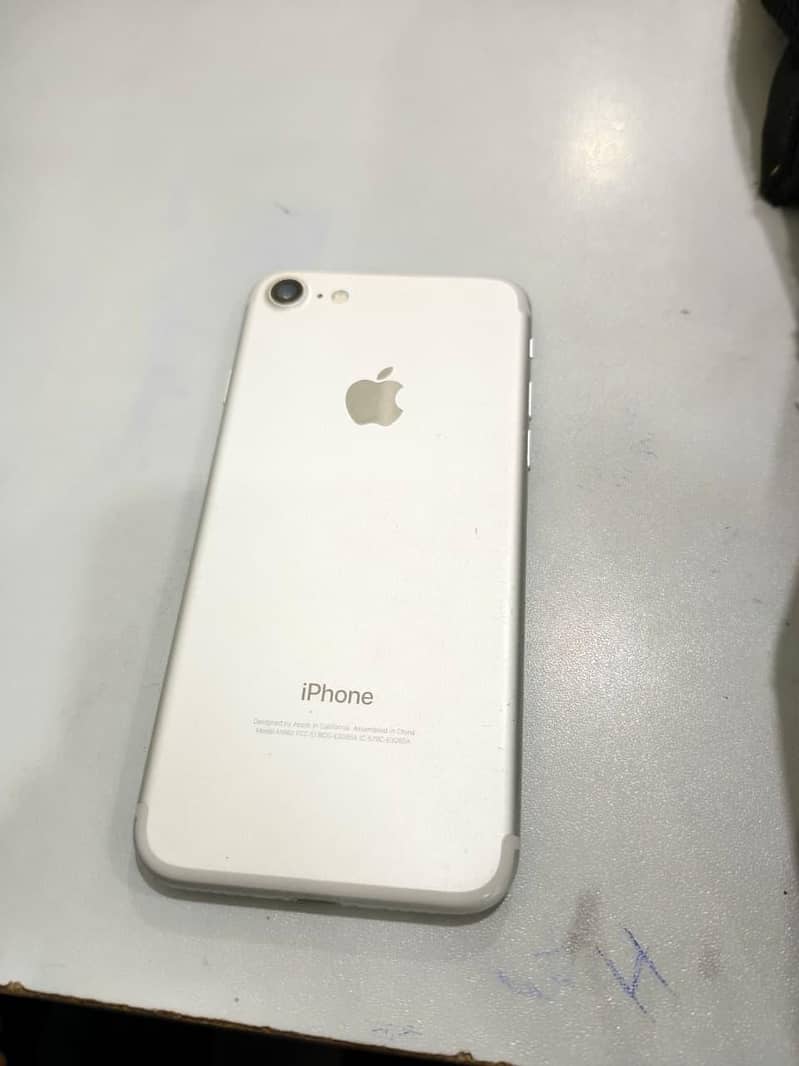 Apple iPhone 7 0