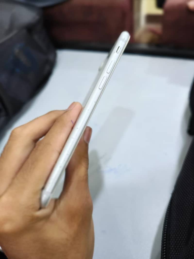 Apple iPhone 7 1