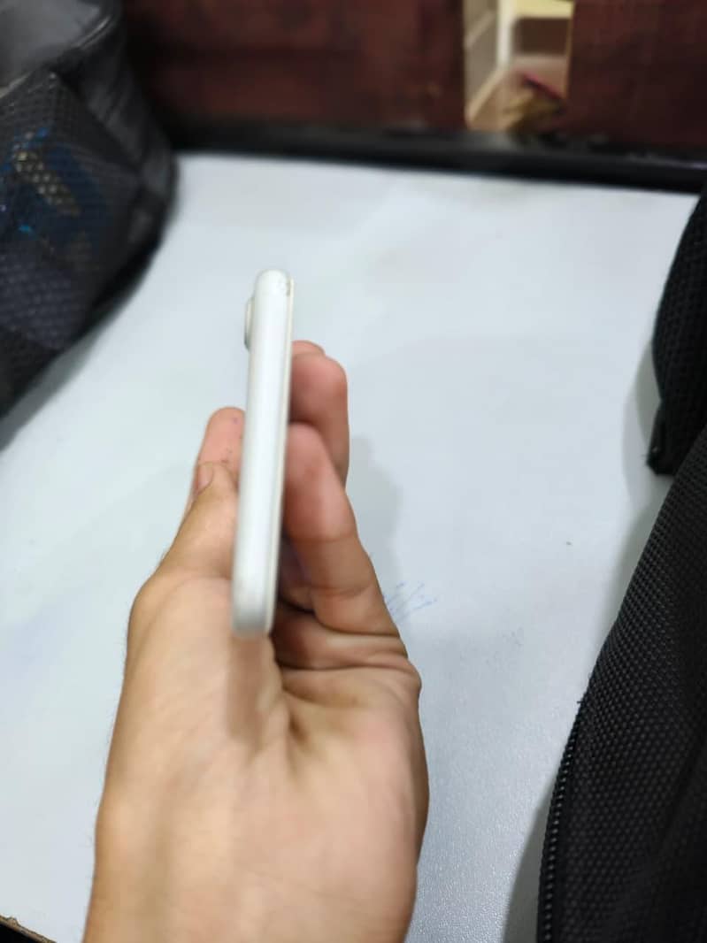 Apple iPhone 7 2