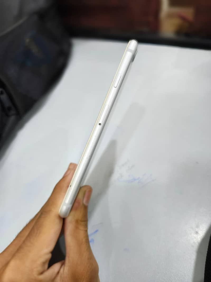 Apple iPhone 7 3