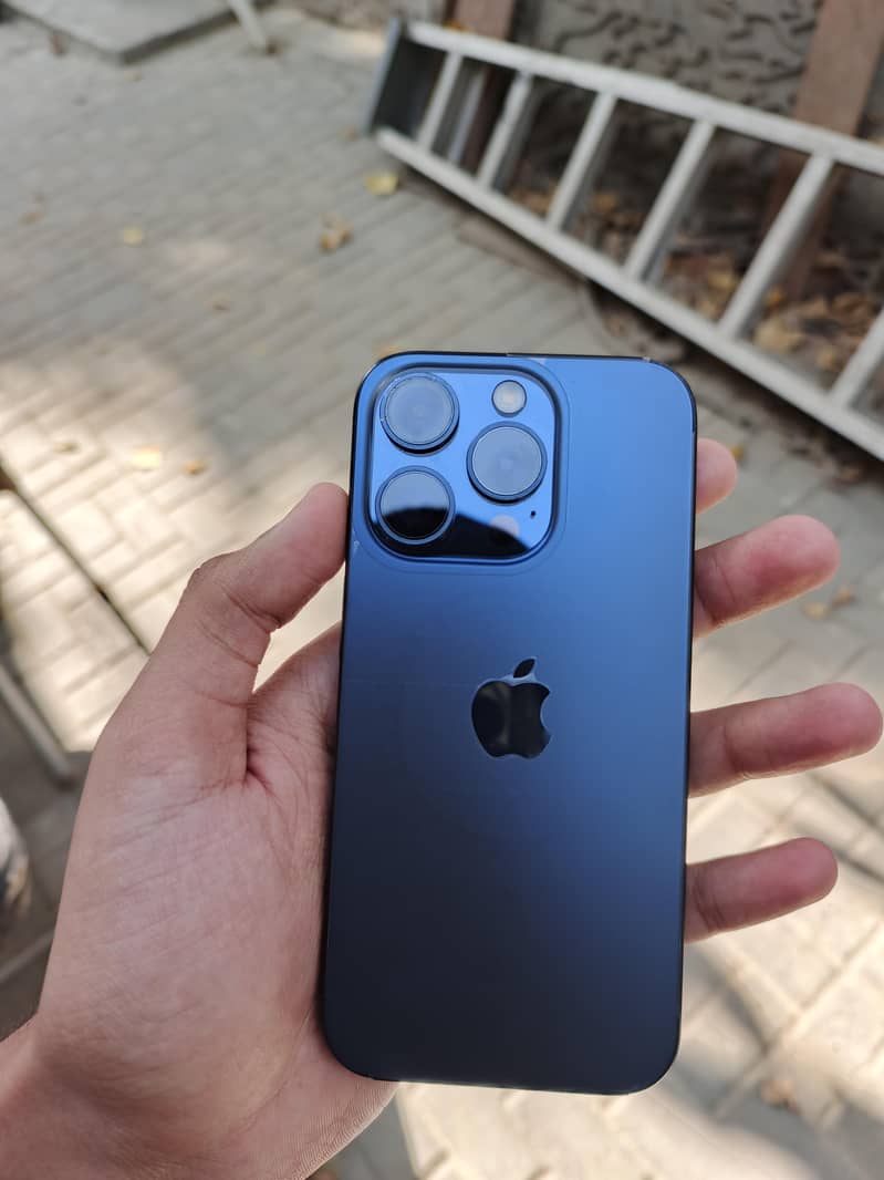Apple iPhone 15 Pro 0