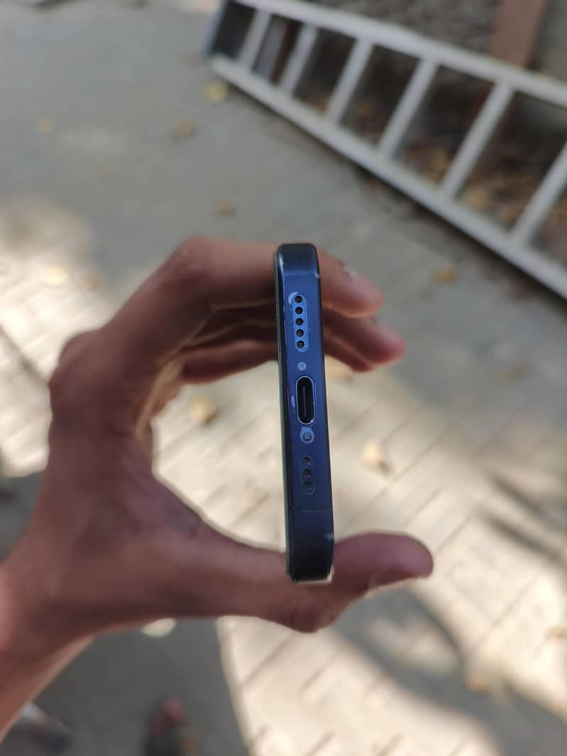 Apple iPhone 15 Pro 3