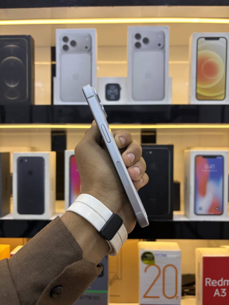 Apple iPhone 15 2