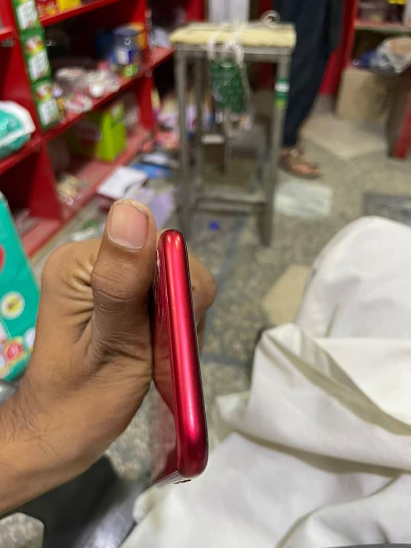 Apple iPhone 11 4