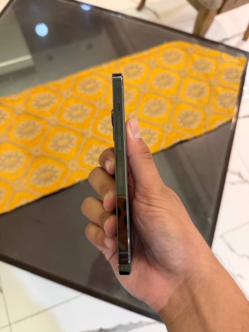 Apple iPhone 13 Pro 1