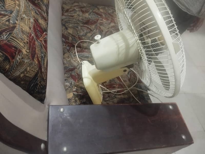 Royal Bracket Fan Available. 1
