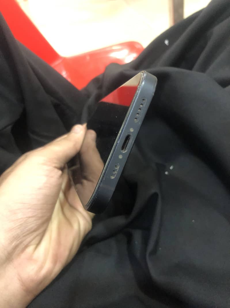 Apple iPhone 12 4