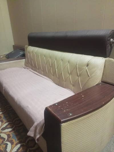 3 2 1 sofa set available