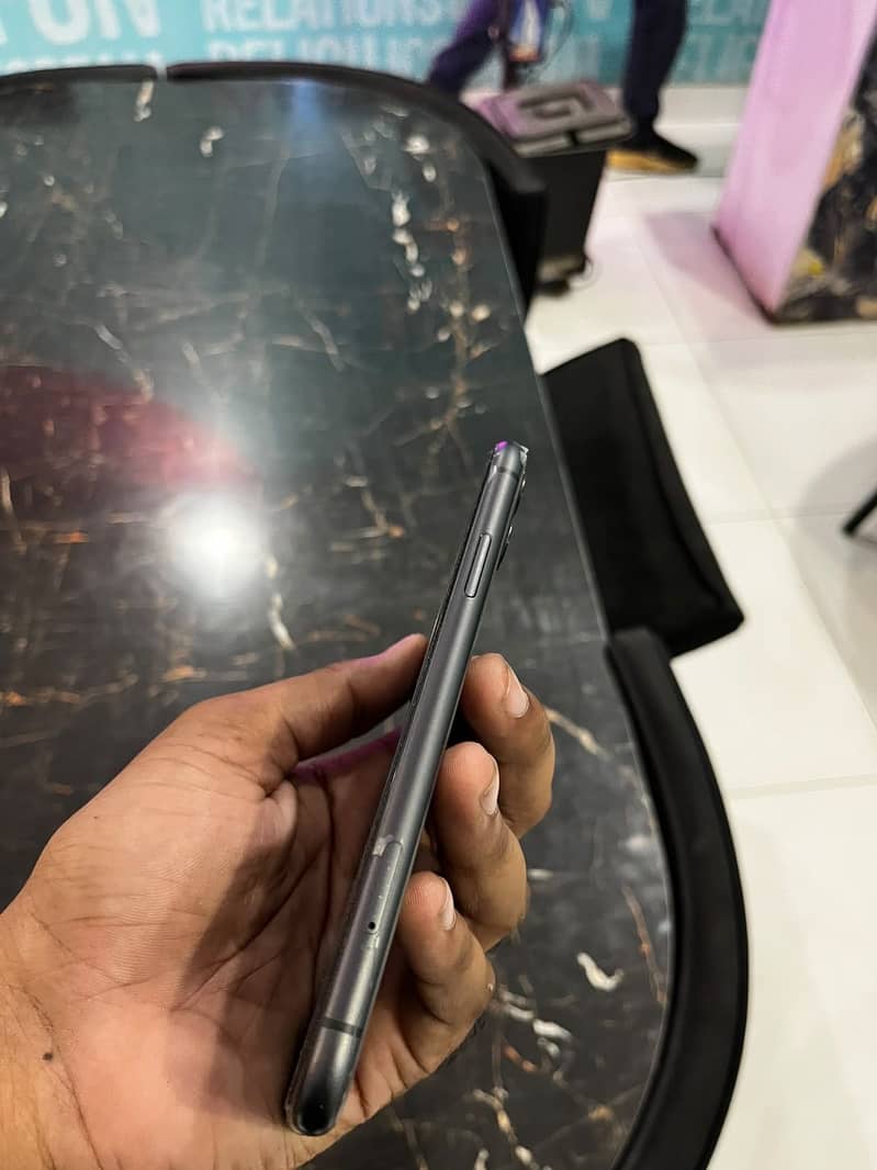 Apple iPhone 11 0
