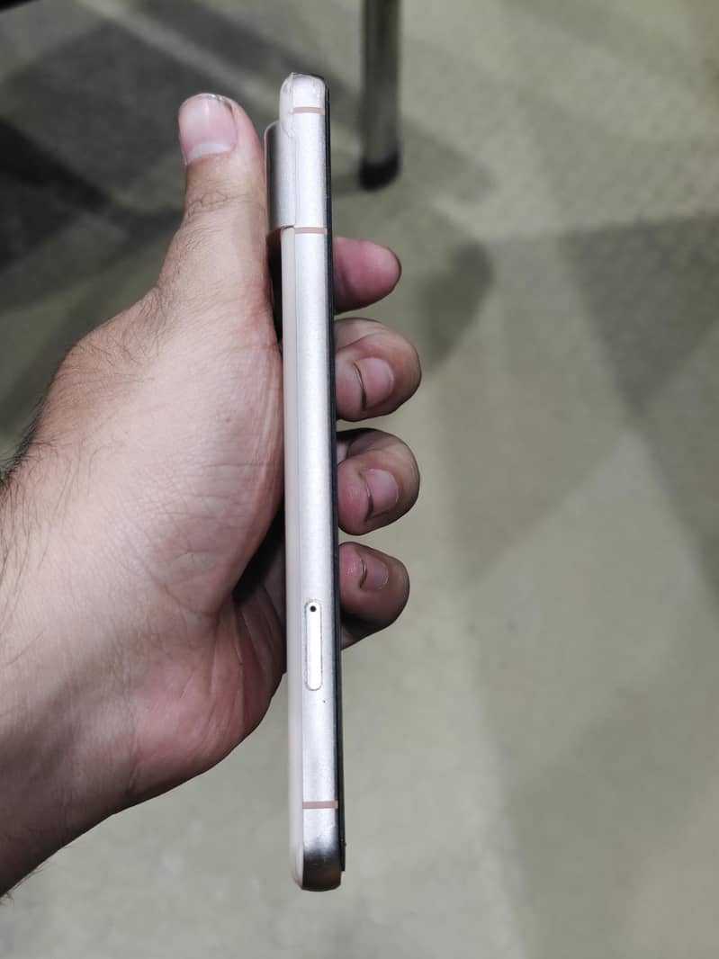 Google Pixel 8 4