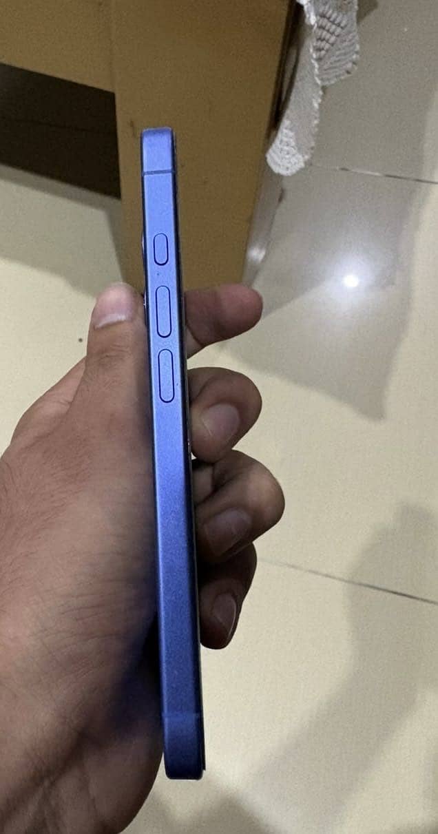 Apple iPhone 16 0