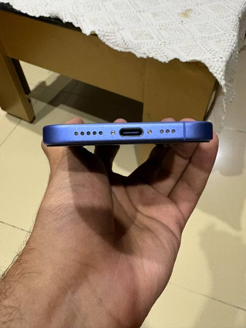 Apple iPhone 16 5