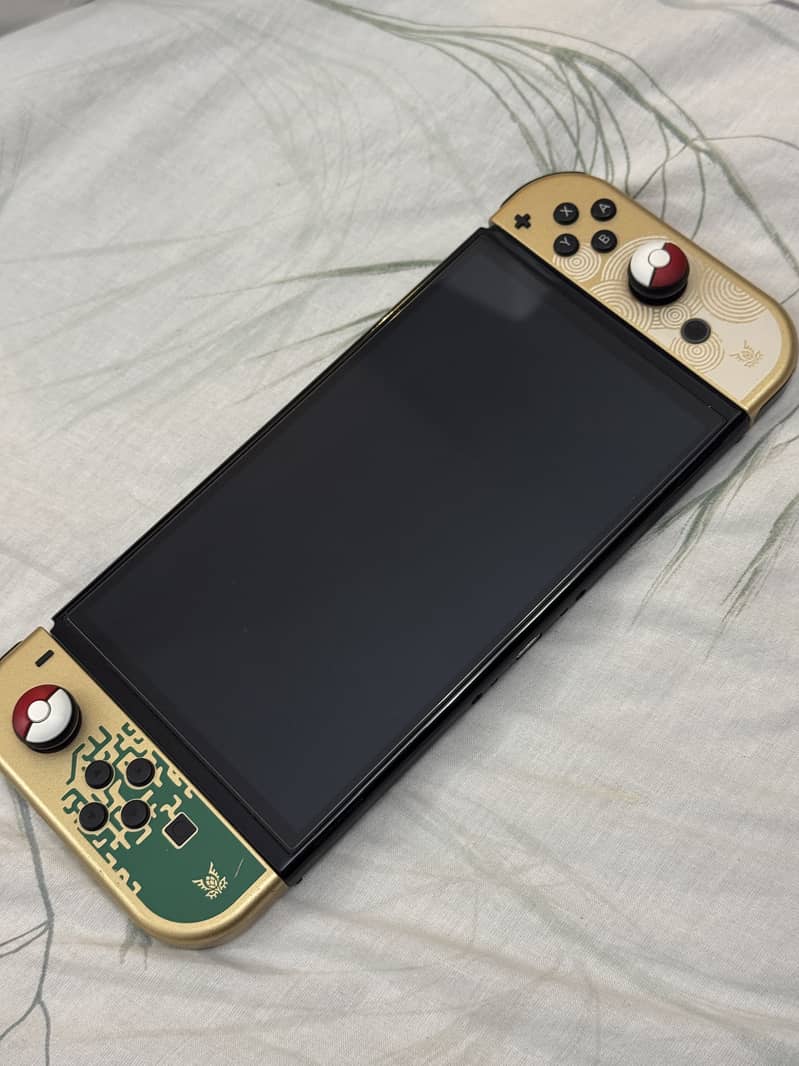 Nintendo Switch OLED Zelda Edition | Jailbroken | 256GB | Controller 2