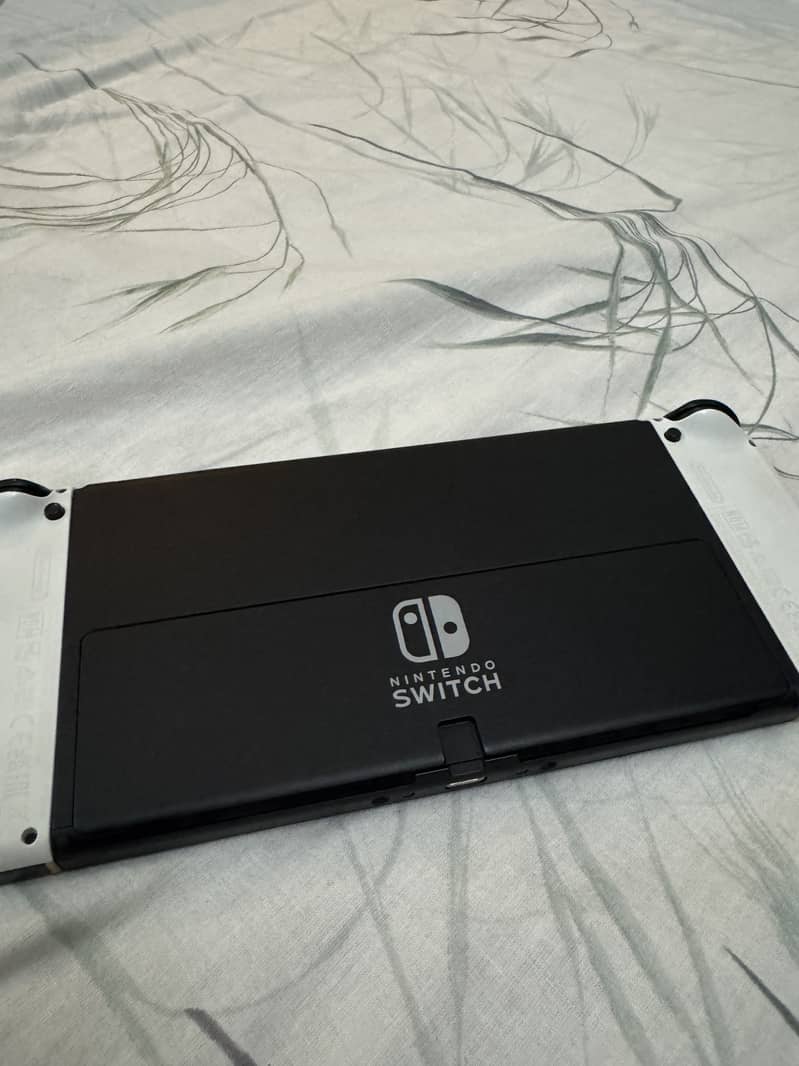 Nintendo Switch OLED Zelda Edition | Jailbroken | 256GB | Controller 3