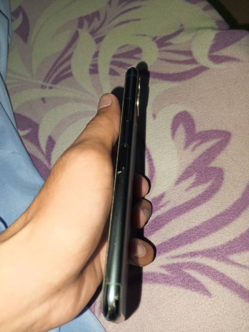 Apple iPhone 11 Pro Max 1