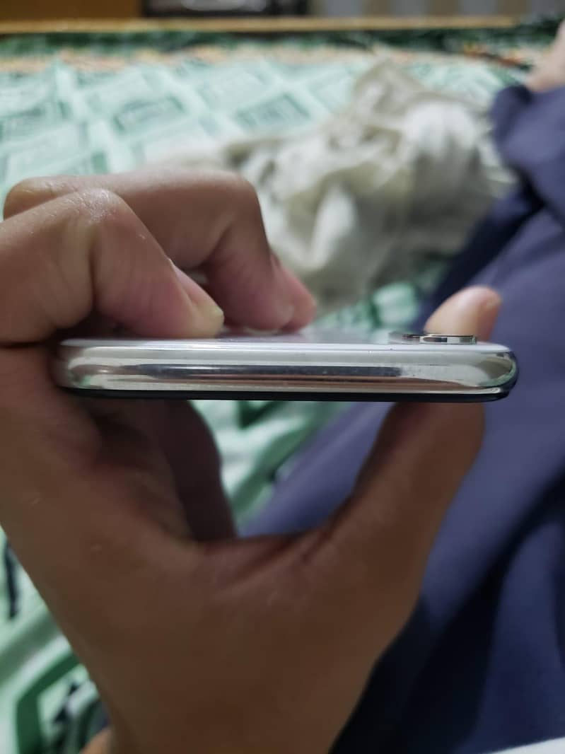 Apple iPhone X 0