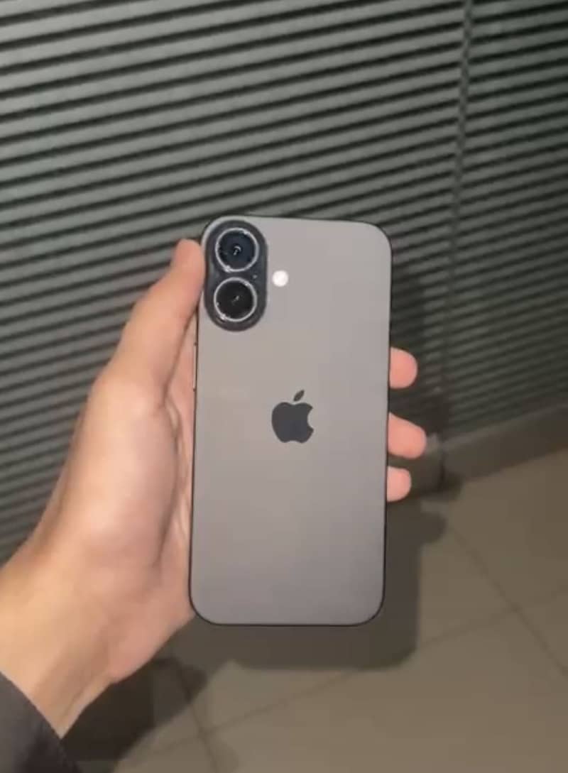 iPhone 16 0