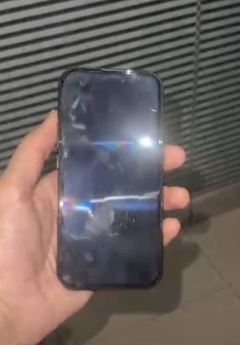 iPhone 16 1