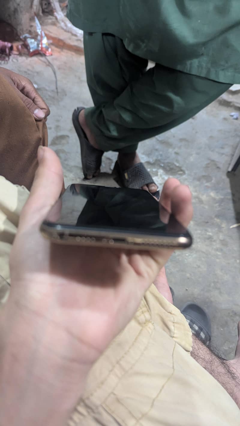 Apple iPhone XS Max 2