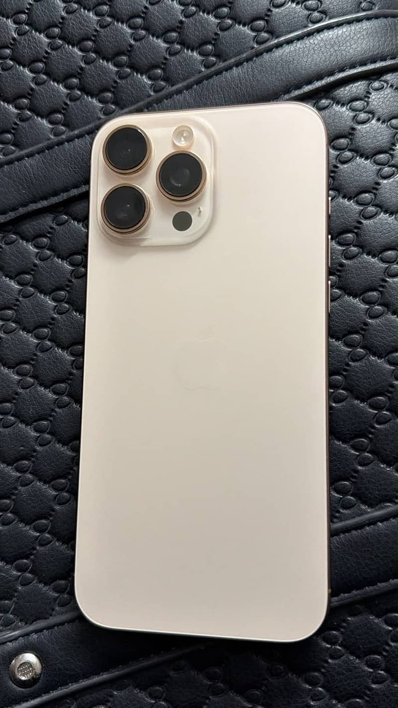 Apple iPhone 16 Pro Max 2
