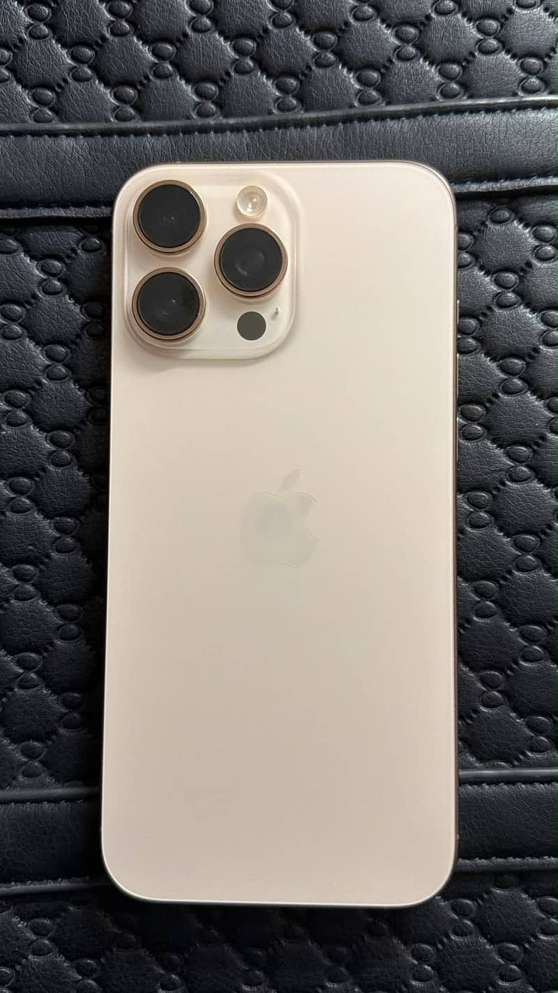 Apple iPhone 16 Pro Max 3