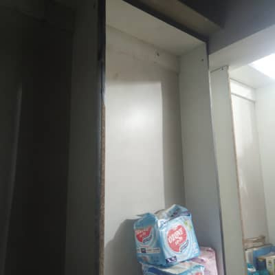 shop shalve and show case