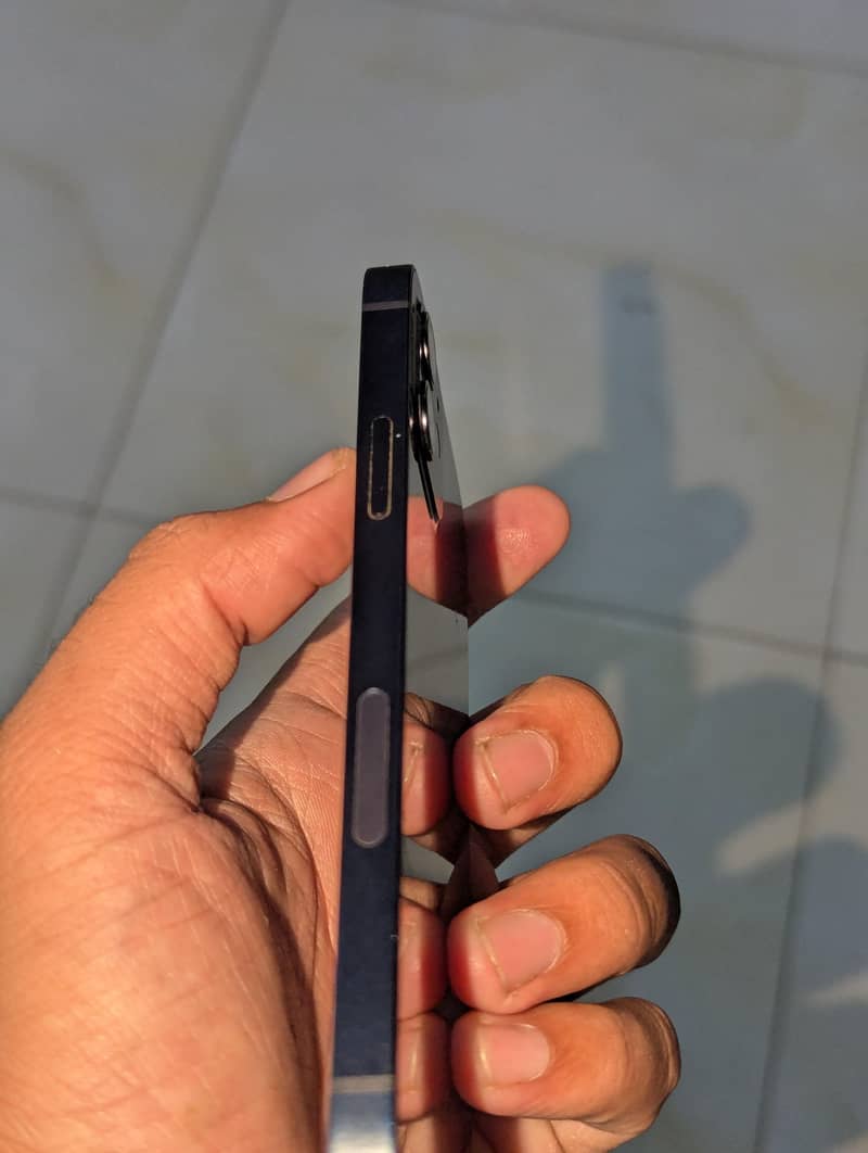 Apple iPhone 12 6