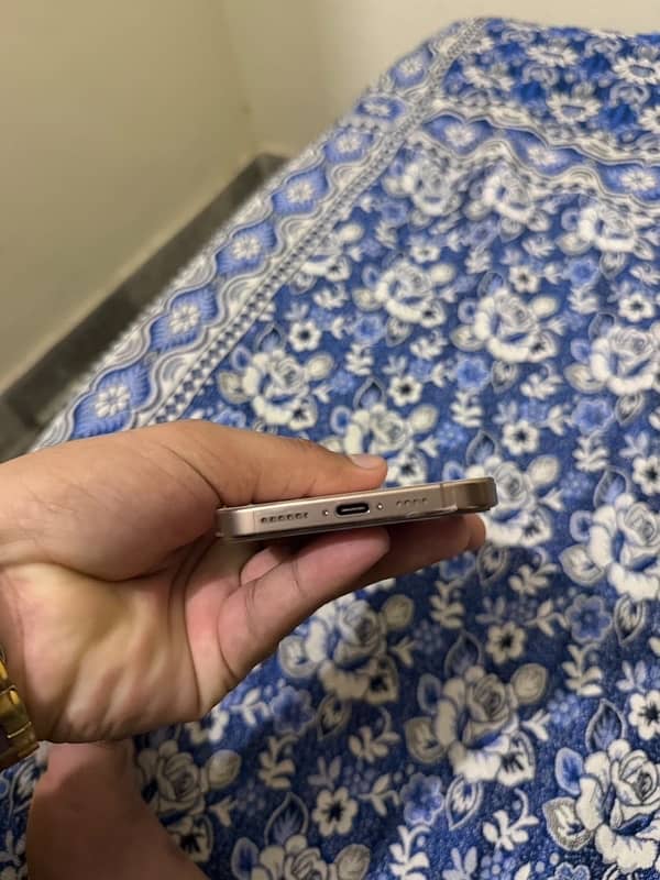 iphone 16 pro max jv 4