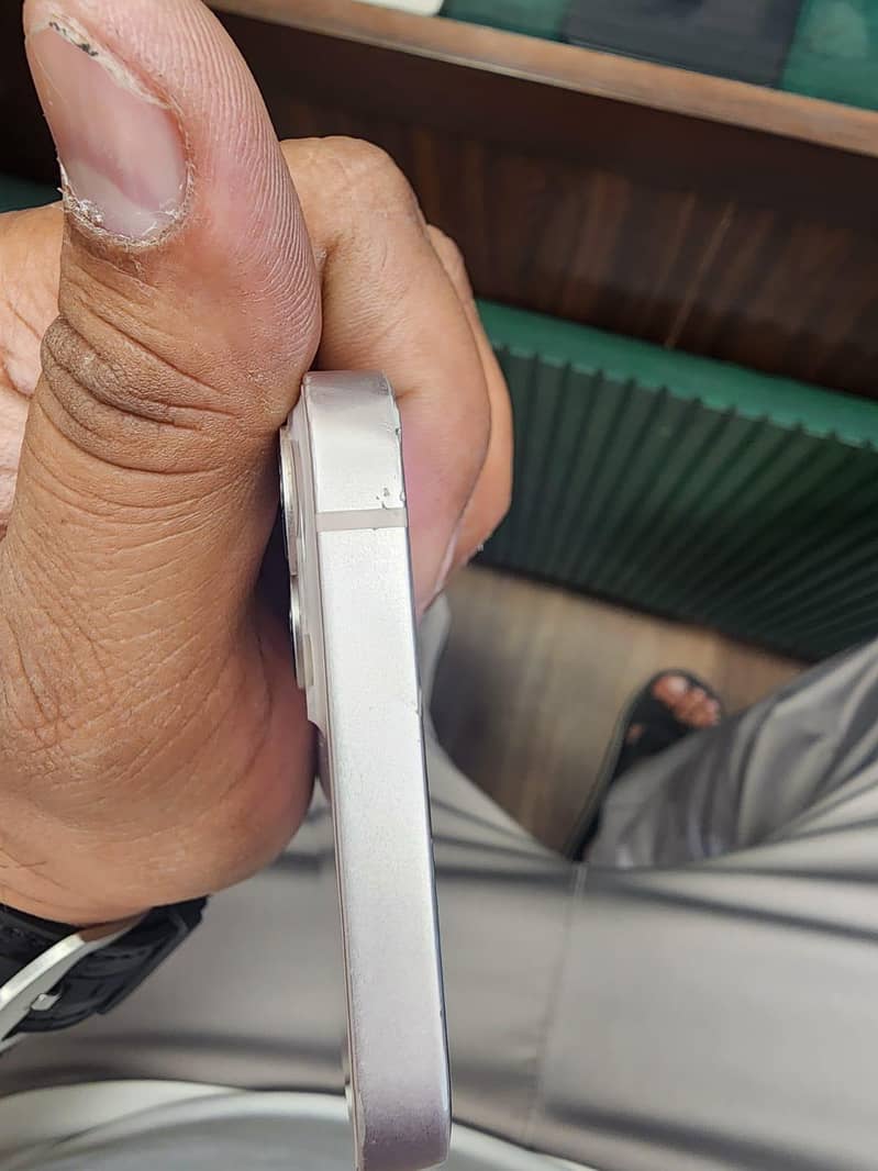 Apple iPhone 13 4